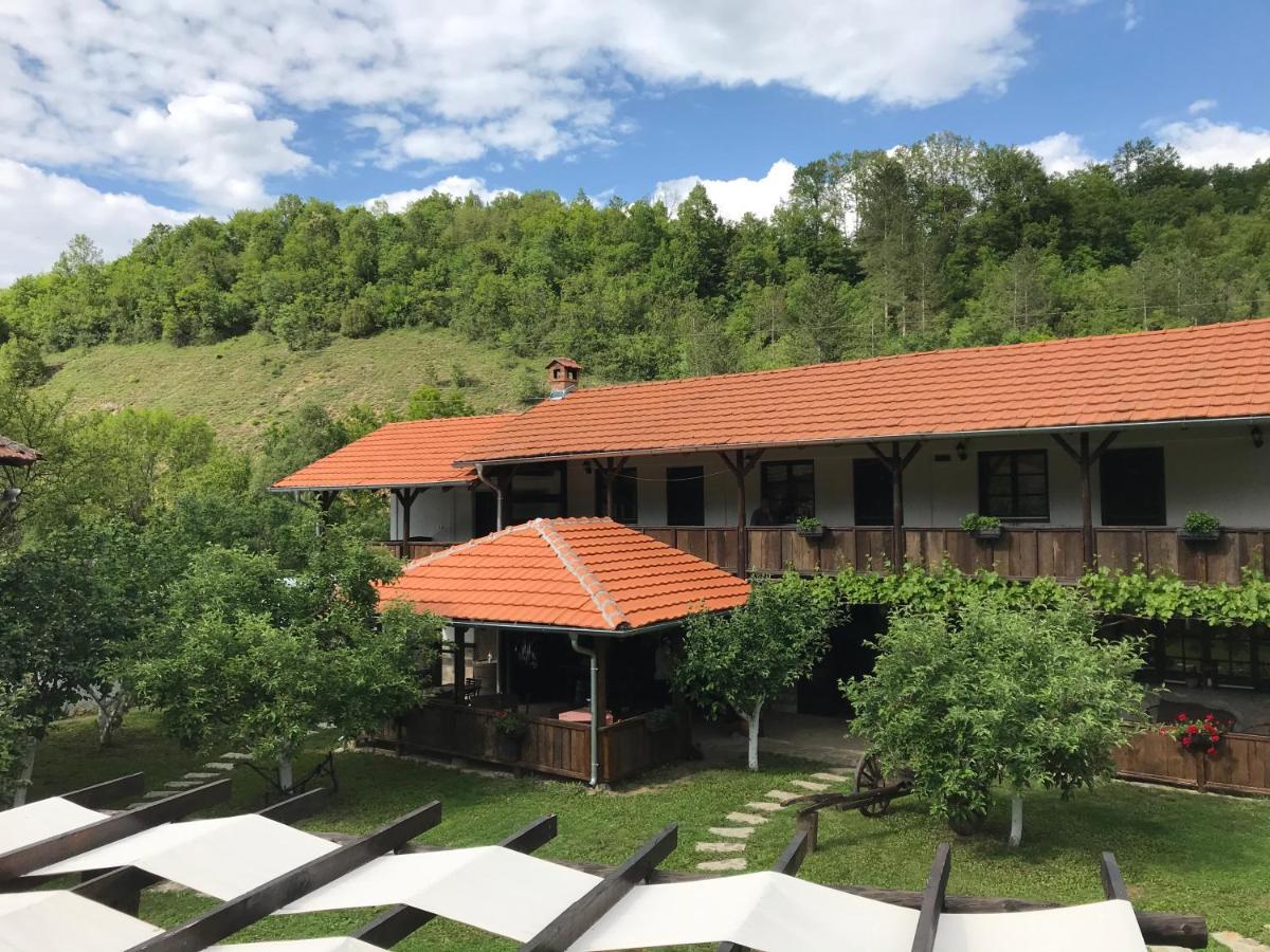 Konak Tosa Poganovo Exteriör bild